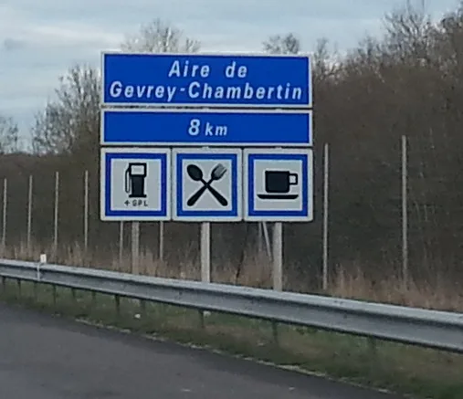 Flessen vakantiewijn meegenomen uit Frankrijk die thuis anders smaken